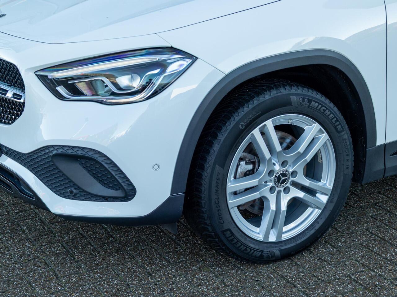 Mercedes-Benz GLA-KLASSE 250 e Panorama dak