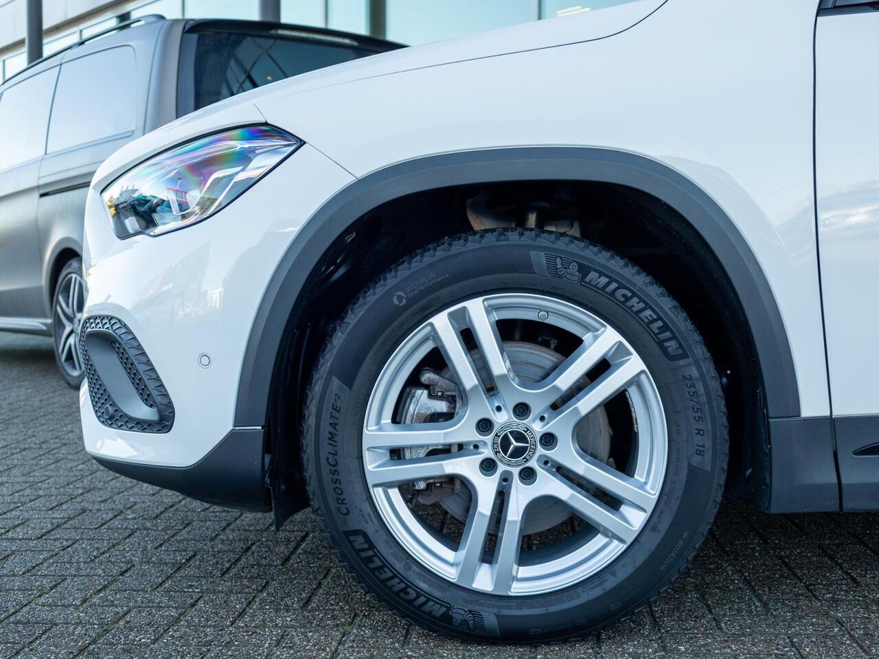 Mercedes-Benz GLA-KLASSE 250 e Panorama dak