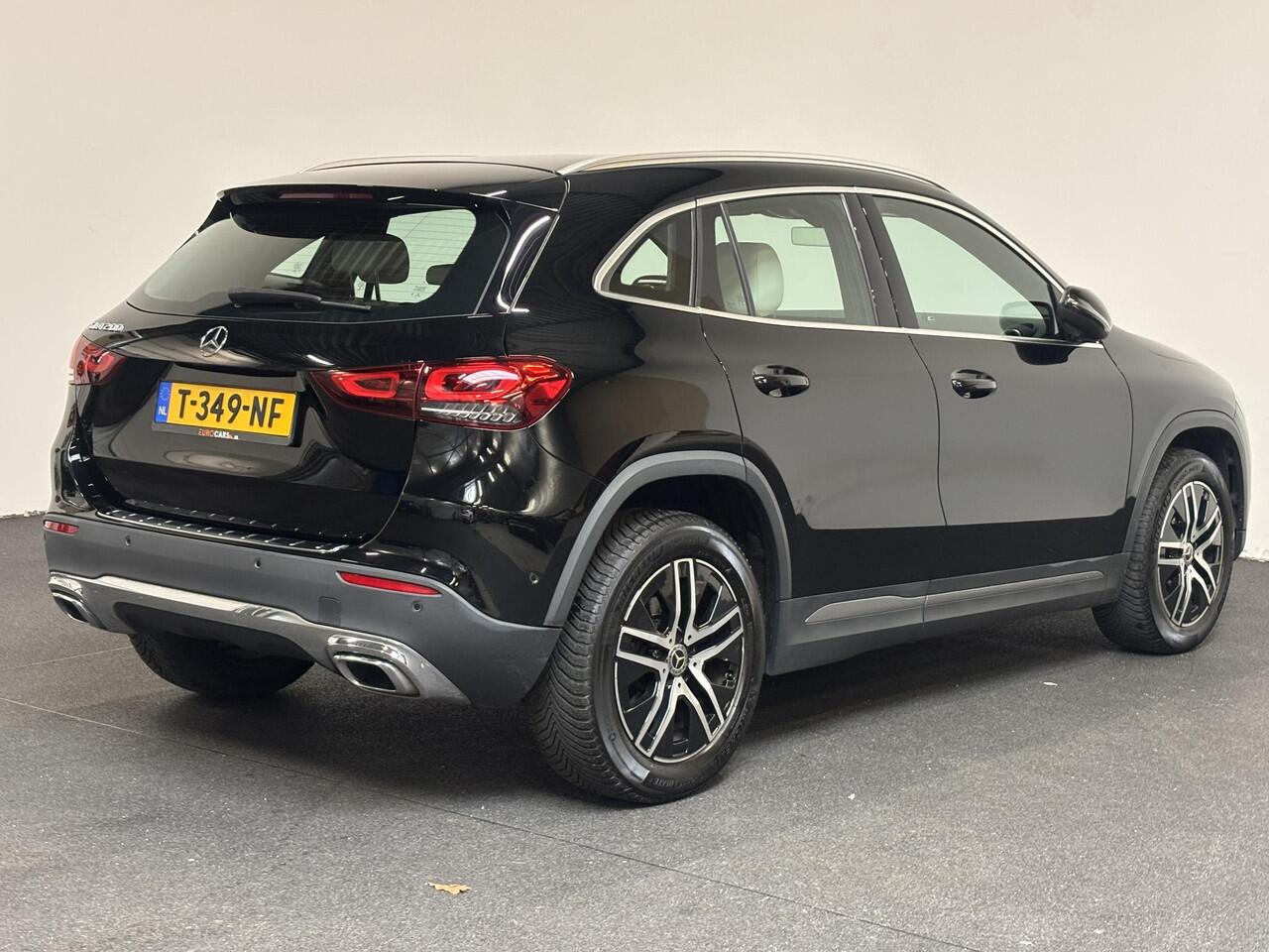 Mercedes-Benz GLA-KLASSE 200 Automaat Progressive Navigatie Climate Control Camera Parkeer sensoren Stoelverwarming DAB Lichtmetalen velgen 18" Electrisch bedienbare achterklep