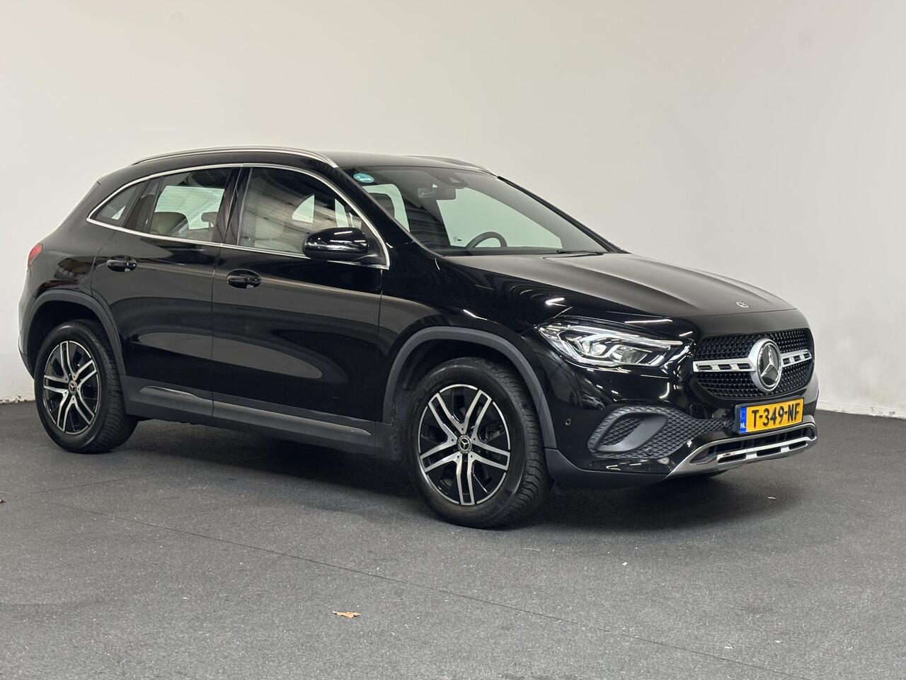 Mercedes-Benz GLA-KLASSE 200 Automaat Progressive Navigatie Climate Control Camera Parkeer sensoren Stoelverwarming DAB Lichtmetalen velgen 18" Electrisch bedienbare achterklep