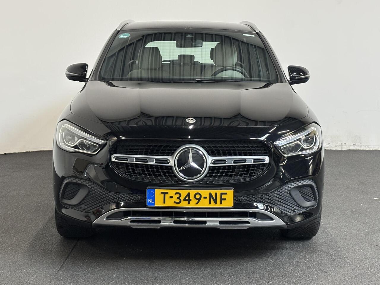 Mercedes-Benz GLA-KLASSE 200 Automaat Progressive Navigatie Climate Control Camera Parkeer sensoren Stoelverwarming DAB Lichtmetalen velgen 18" Electrisch bedienbare achterklep