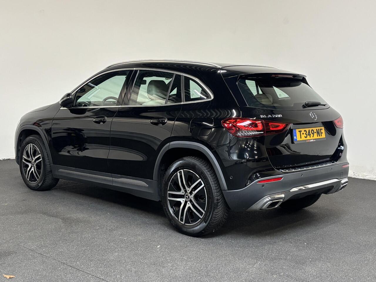 Mercedes-Benz GLA-KLASSE 200 Automaat Progressive Navigatie Climate Control Camera Parkeer sensoren Stoelverwarming DAB Lichtmetalen velgen 18" Electrisch bedienbare achterklep