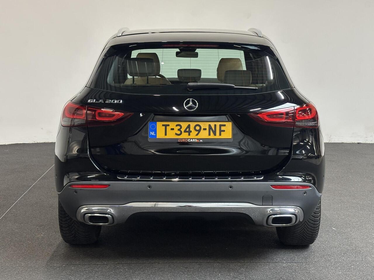Mercedes-Benz GLA-KLASSE 200 Automaat Progressive Navigatie Climate Control Camera Parkeer sensoren Stoelverwarming DAB Lichtmetalen velgen 18" Electrisch bedienbare achterklep