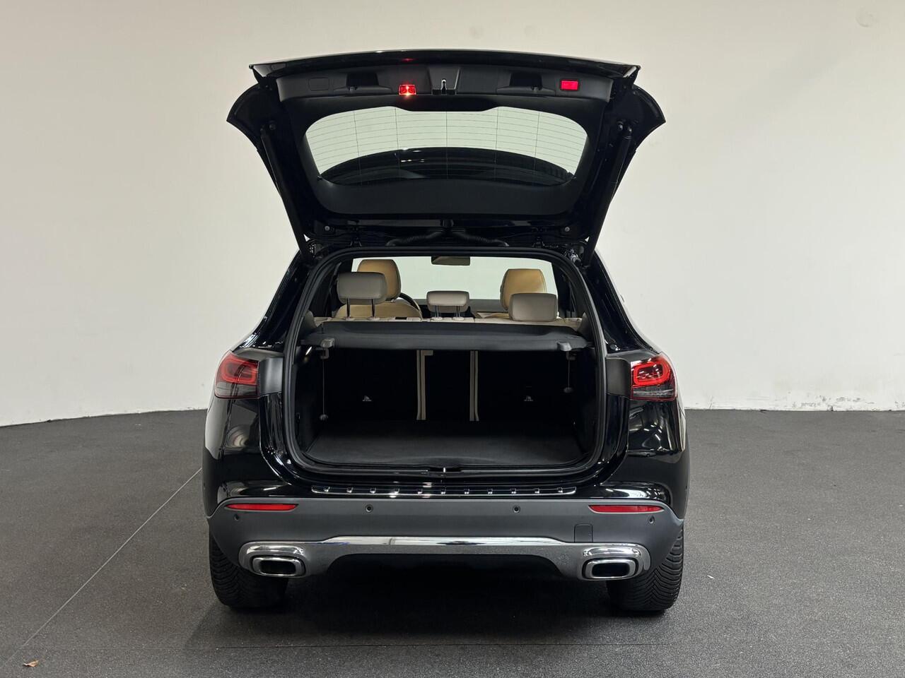 Mercedes-Benz GLA-KLASSE 200 Automaat Progressive Navigatie Climate Control Camera Parkeer sensoren Stoelverwarming DAB Lichtmetalen velgen 18" Electrisch bedienbare achterklep