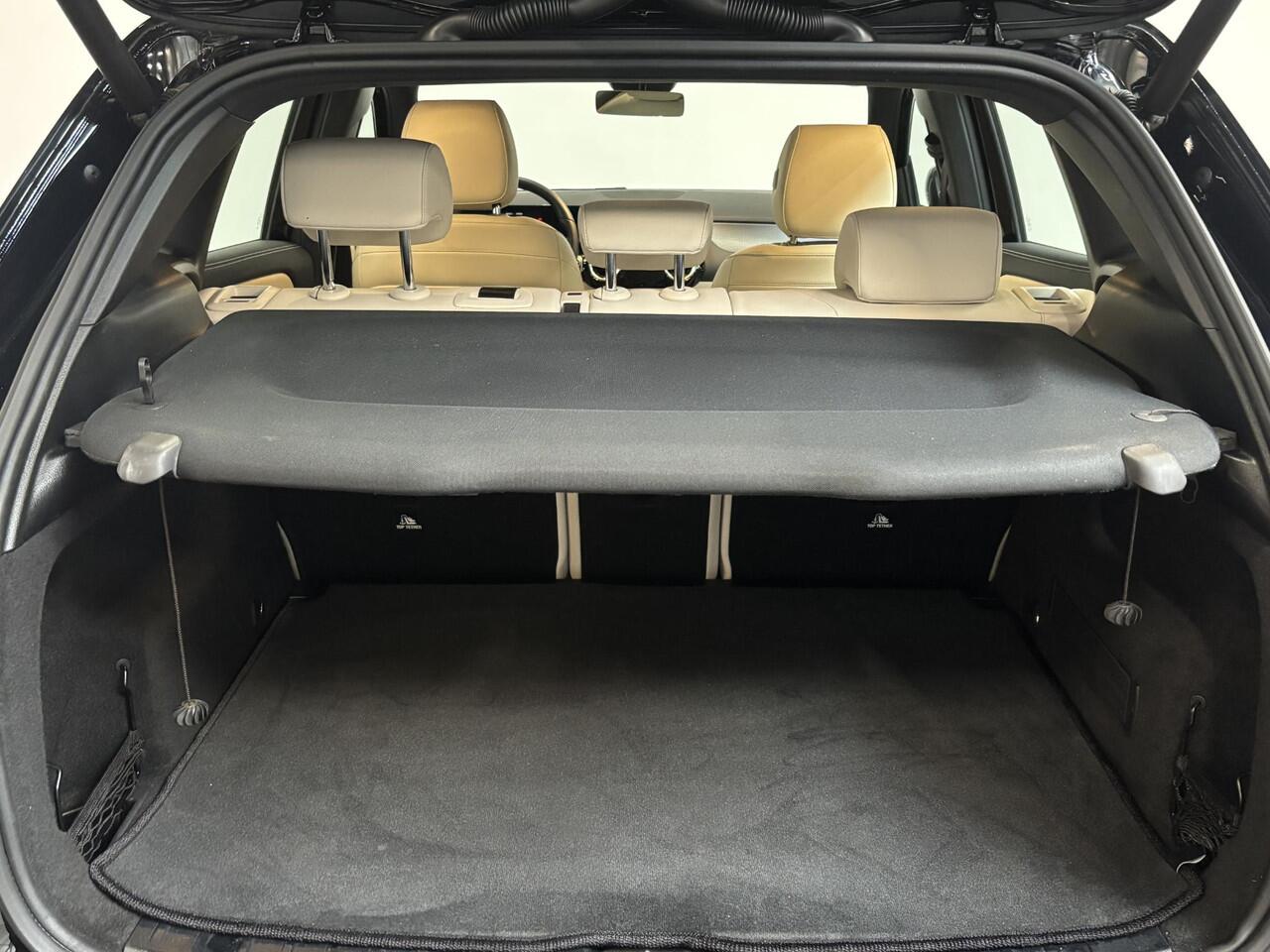 Mercedes-Benz GLA-KLASSE 200 Automaat Progressive Navigatie Climate Control Camera Parkeer sensoren Stoelverwarming DAB Lichtmetalen velgen 18" Electrisch bedienbare achterklep