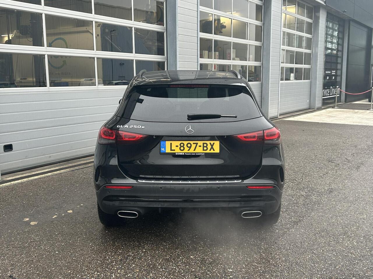 Mercedes-Benz GLA-KLASSE 250 e Business Solution AMG Limited | Memory Seats | Multibeam LED | Panoramadak | Keyless Go | Sfeerverlichting | Achteruitrijcamera