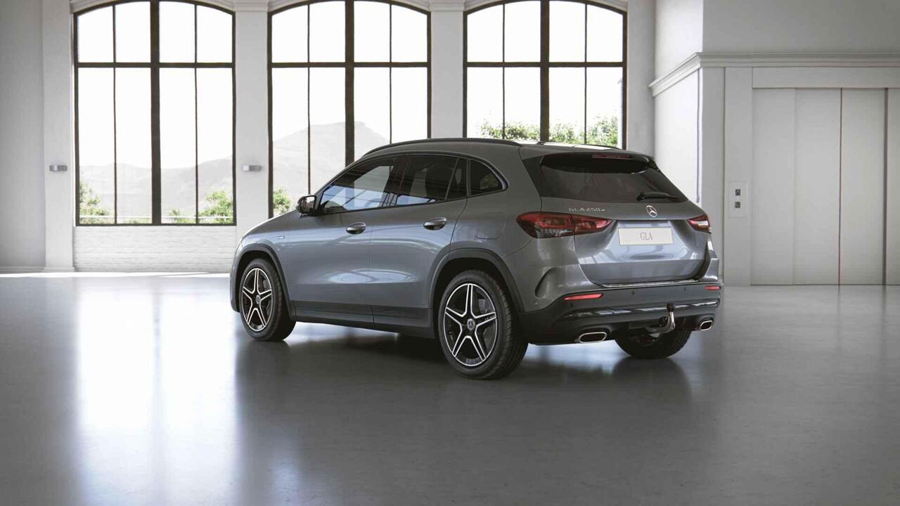 Mercedes-Benz GLA-KLASSE 250 e Business Solution AMG Limited | Trekhaak | AMG | Night | Achteruitrijcamera | Stoelverwarming |