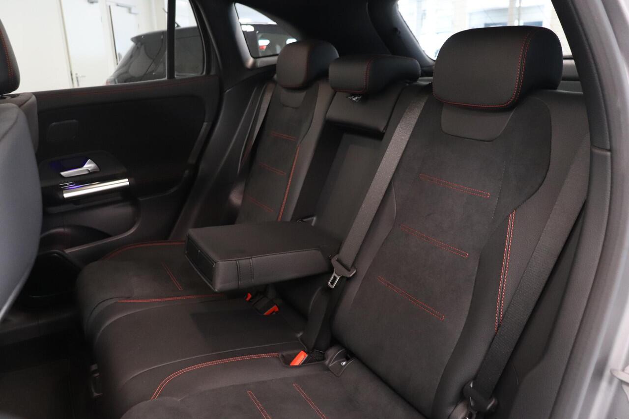 Mercedes-Benz GLA-KLASSE 200 Business Solution AMG | Burmester | Panoramadak | Matrix LED | Memory |