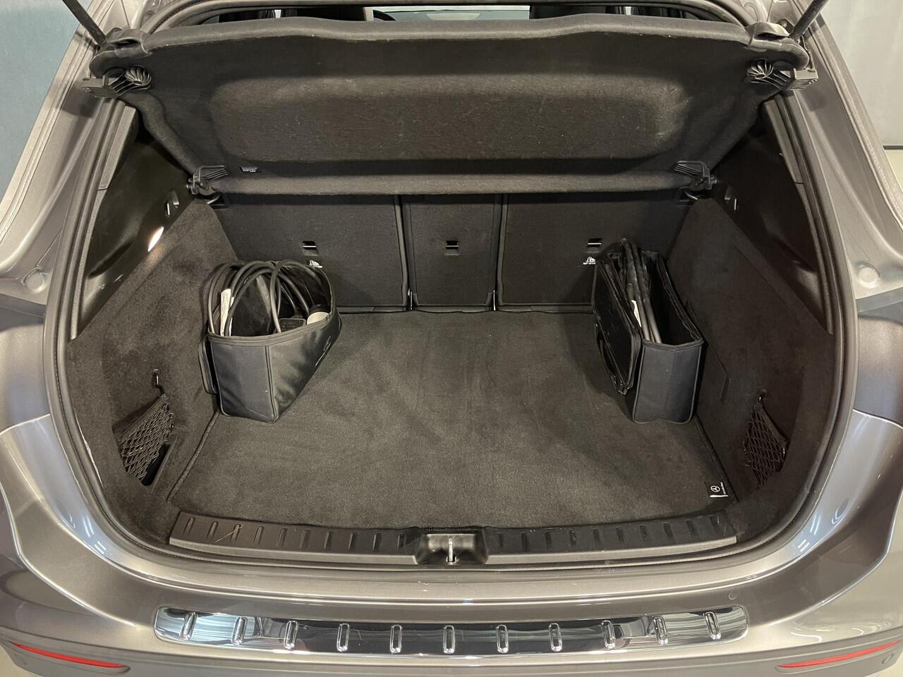 Mercedes-Benz GLA-KLASSE 250 e AMG Line 19"/Panoramadak/Trekhaak/Dodehoek/Adaptieve cruise/360 camera/Keyless/Matrix LED/Stoelverwarming/Apple Carplay & Android Auto