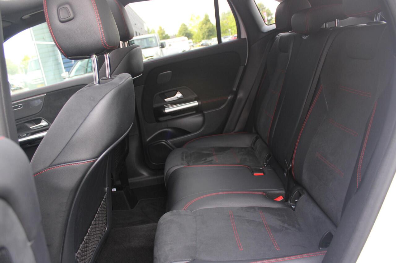 Mercedes-Benz GLA-KLASSE 250 e 218PK AUTOMAAT BUSINESS SOLUTION AMG | PANORAMISCH SCHUIF/KANTEL DAK | ELEKTRISCHE ACHTER KLEP | MULTIBEAM LED MATRIX KOPLAMPEN | STOEL VERWARMING | KEYLESS ENTRY/START | NAVIGATIE | DAB+ RADIO | APPLE CARPLAY /ANDROID AUTO | ADAPTIVE CRUISE CONTROL