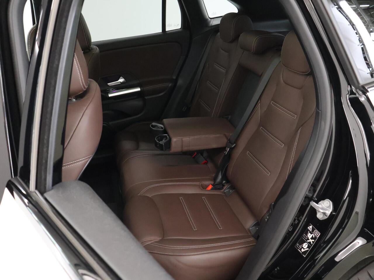 Mercedes-Benz GLA-KLASSE 250 e Business Solution AMG Limited | Night | Panoramadak | 19" lichtmetalen velgen | Achteruitrijcamera |