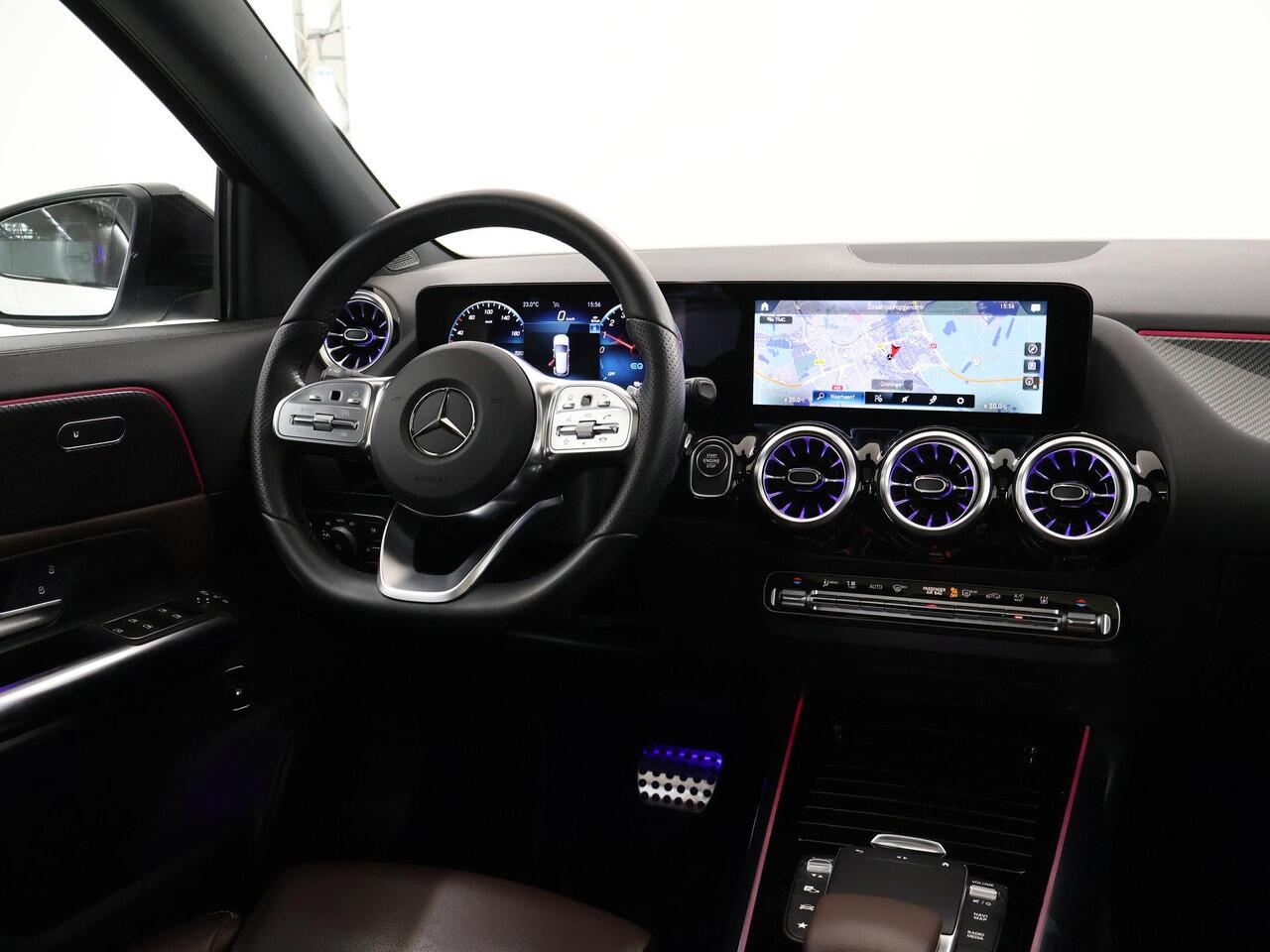 Mercedes-Benz GLA-KLASSE 250 e Business Solution AMG Limited | Night | Panoramadak | 19" lichtmetalen velgen | Achteruitrijcamera |