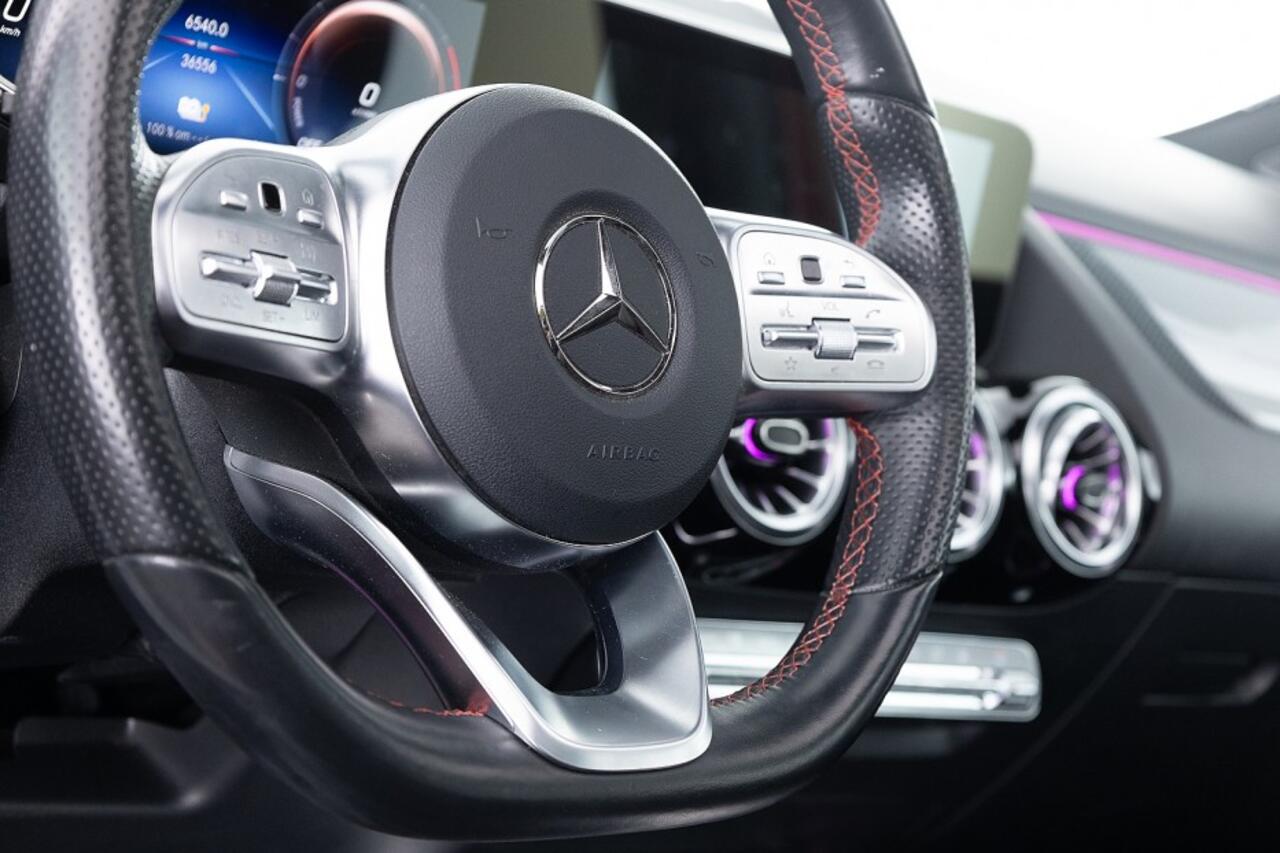 Mercedes-Benz GLA-KLASSE 250 e AMG Line | PANORAMADAK | Full LED | Trekhaak | NAVI | PHEV