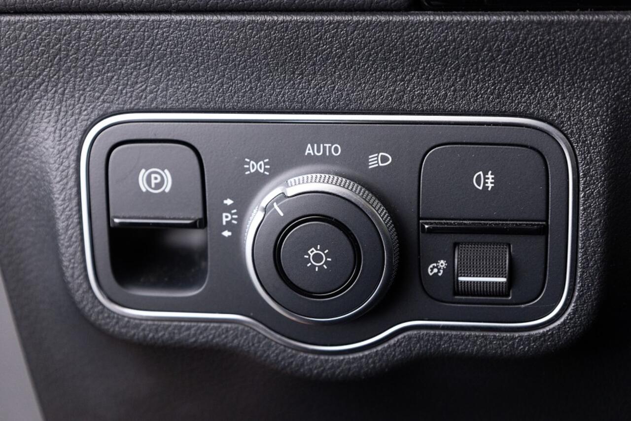 Mercedes-Benz GLA-KLASSE 250 e AMG Line | PANORAMADAK | Full LED | Trekhaak | NAVI | PHEV