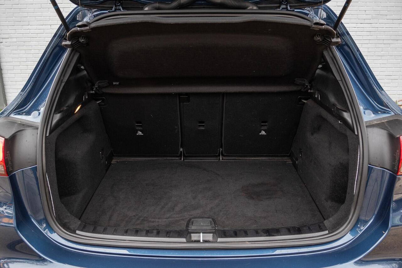 Mercedes-Benz GLA-KLASSE 250 e Camera|PDC|App|Lane assist|Half-Leder|Plug-In|