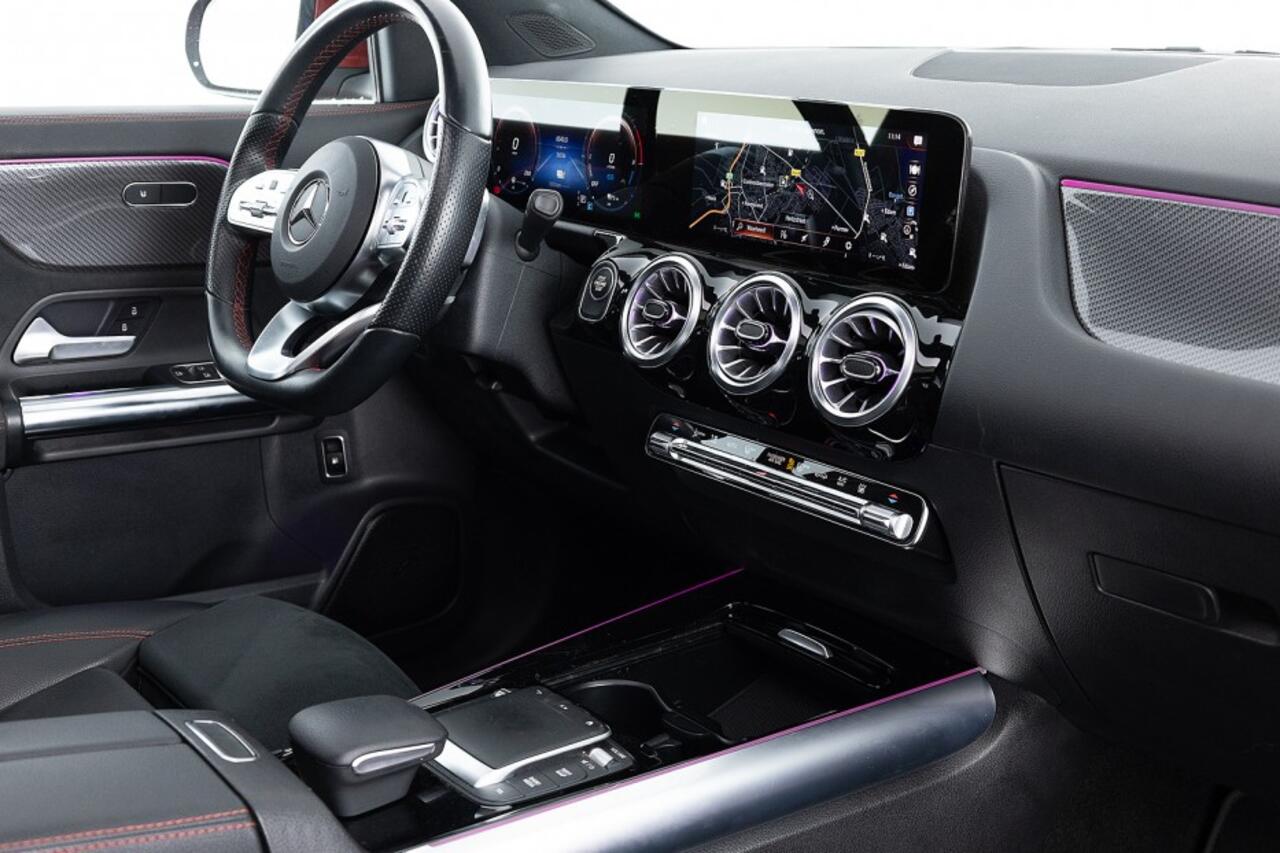 Mercedes-Benz GLA-KLASSE 250 e AMG Line | PANORAMADAK | Full LED | Trekhaak | NAVI | PHEV