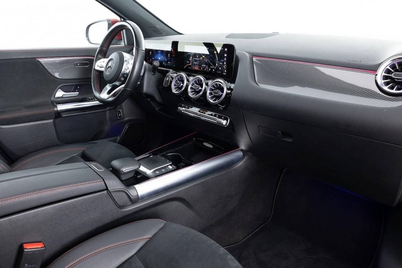 Mercedes-Benz GLA-KLASSE 250 e AMG Line | PANORAMADAK | Full LED | Trekhaak | NAVI | PHEV