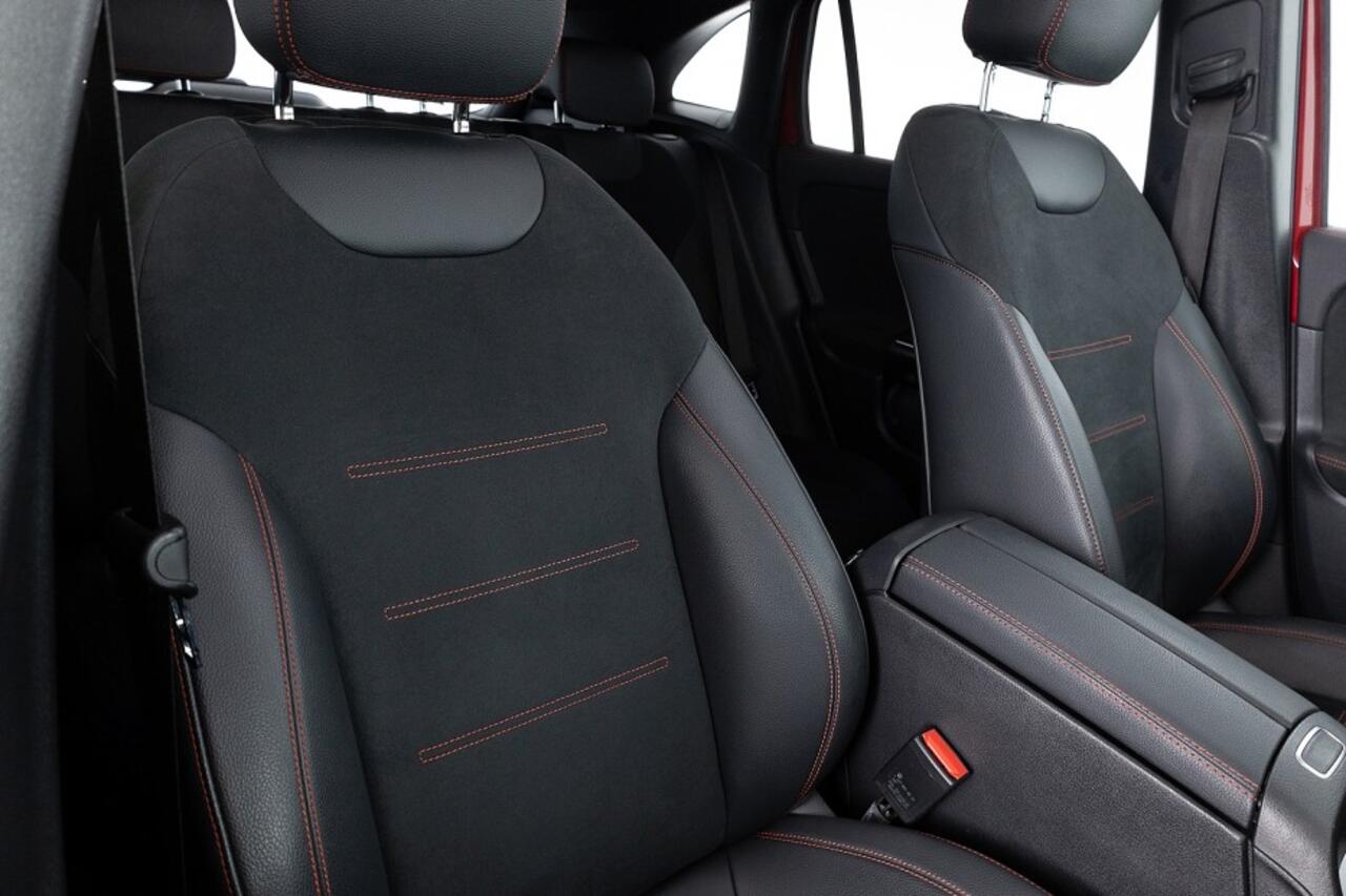 Mercedes-Benz GLA-KLASSE 250 e AMG Line | PANORAMADAK | Full LED | Trekhaak | NAVI | PHEV