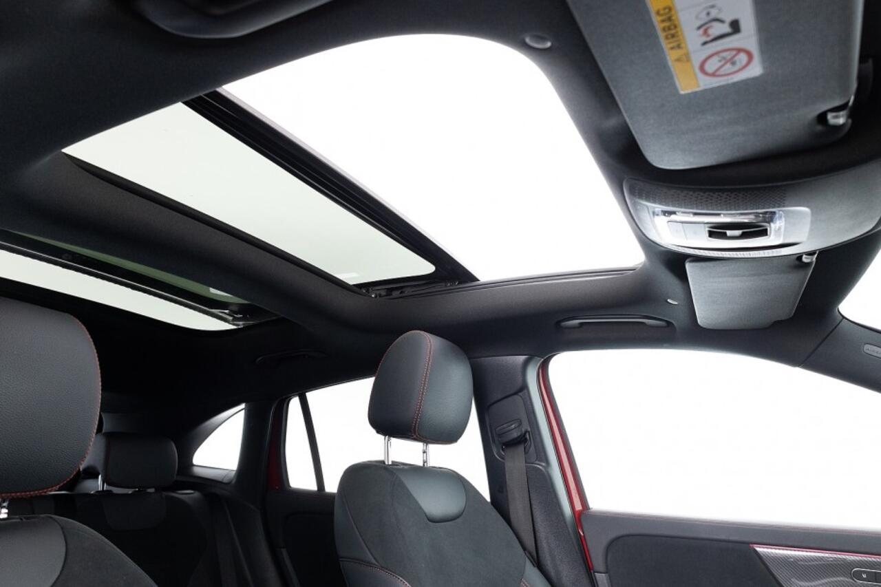 Mercedes-Benz GLA-KLASSE 250 e AMG Line | PANORAMADAK | Full LED | Trekhaak | NAVI | PHEV