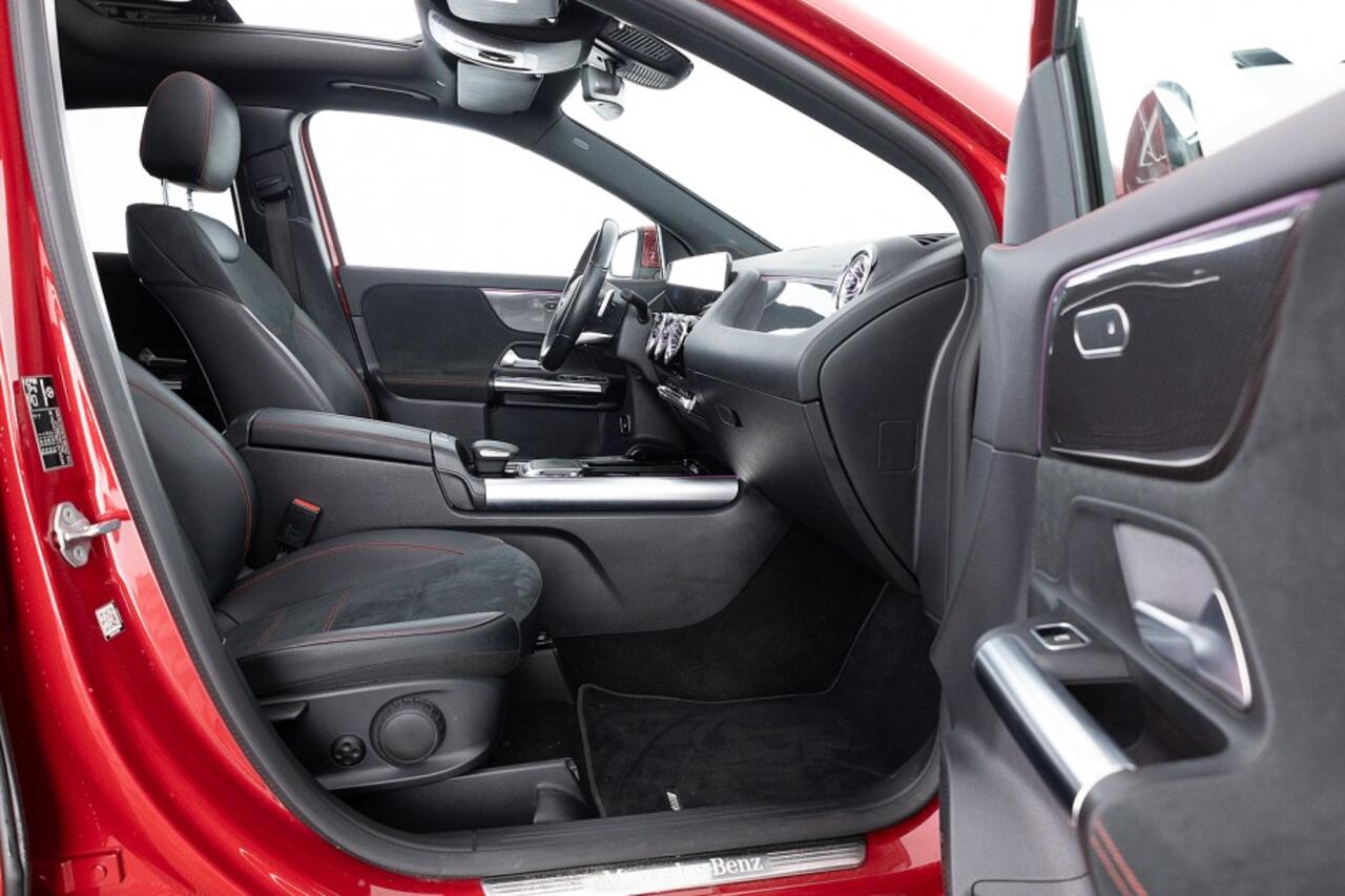 Mercedes-Benz GLA-KLASSE 250 e AMG Line | PANORAMADAK | Full LED | Trekhaak | NAVI | PHEV