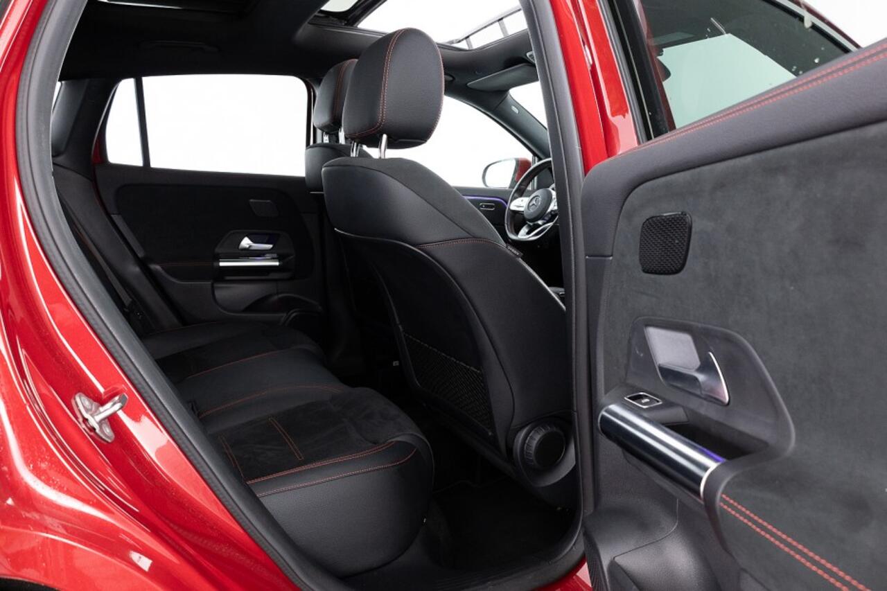 Mercedes-Benz GLA-KLASSE 250 e AMG Line | PANORAMADAK | Full LED | Trekhaak | NAVI | PHEV