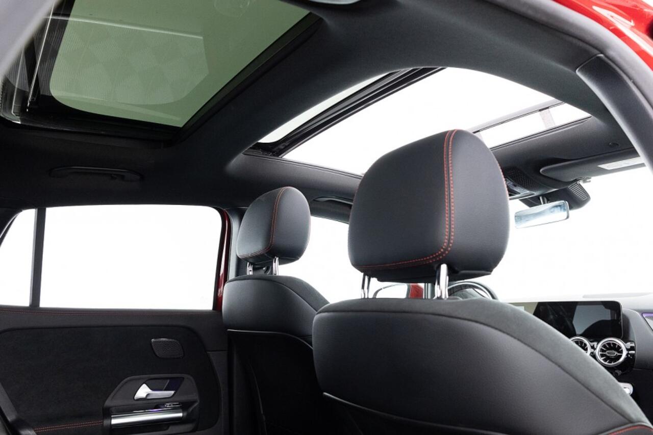 Mercedes-Benz GLA-KLASSE 250 e AMG Line | PANORAMADAK | Full LED | Trekhaak | NAVI | PHEV