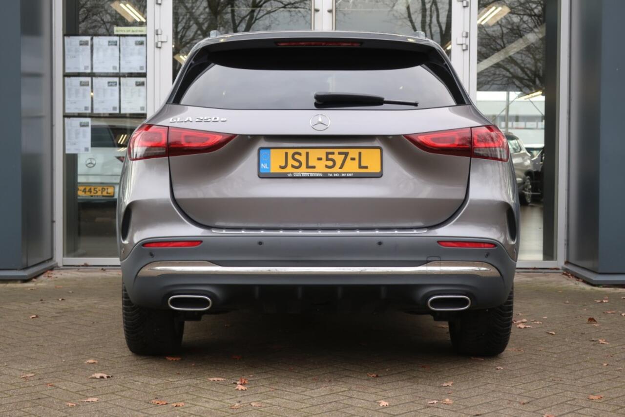 Mercedes-Benz GLA-KLASSE 250 E AMG LINE, All Season Banden, Schuifdak, Multibeam Led, etc.
