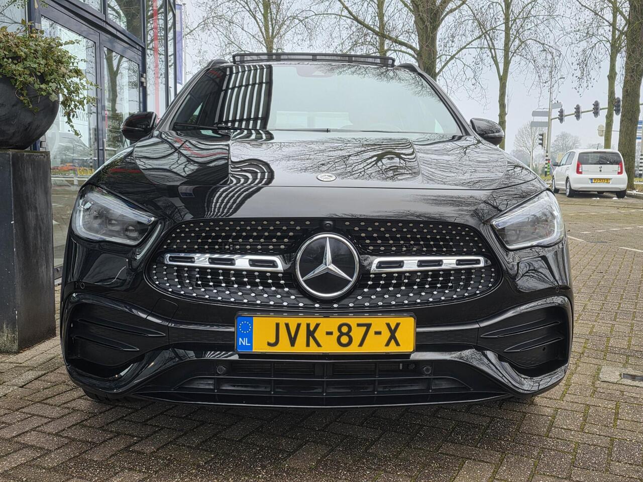 Mercedes-Benz GLA-KLASSE 250 e AMG Line | SOH 92% | Panodak | Navigatie | Sfeerverlichting | Cruise Control | 20 inch | Parkeersensoren + Camera