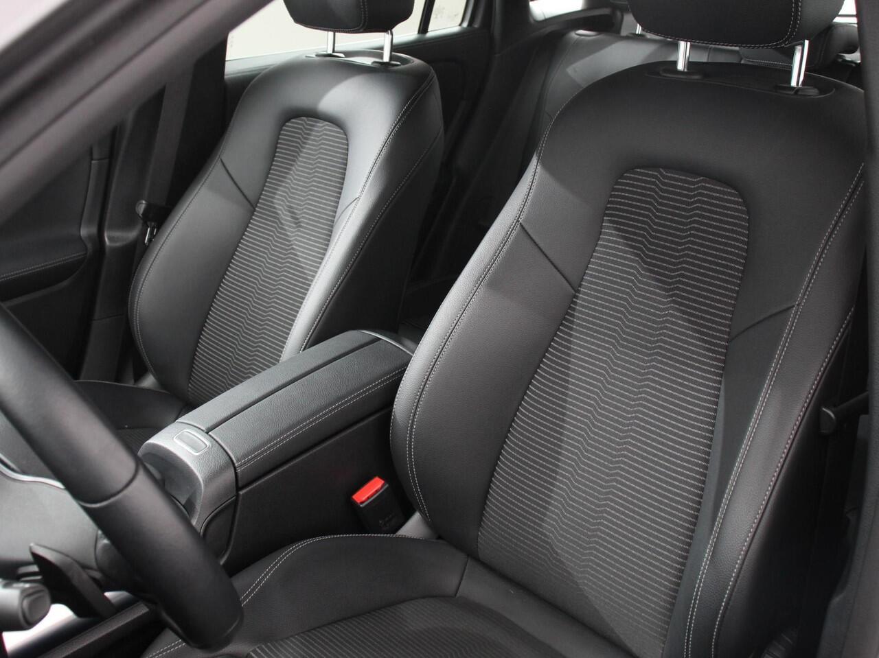 Mercedes-Benz GLA-KLASSE 200 Progressive | Climate control | Parkeersensoren | Apple carplay/ Andriod auto | Verwarmde voorstoelen | LED | Achteruitrijcamera | Adeptive cruise control