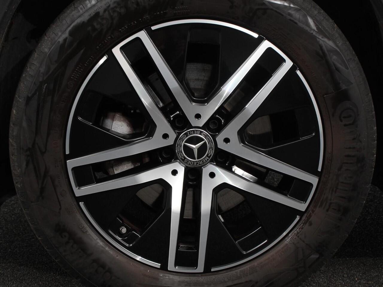 Mercedes-Benz GLA-KLASSE 200 Progressive | Climate control | Parkeersensoren | Apple carplay/ Andriod auto | Verwarmde voorstoelen | LED | Achteruitrijcamera | Adeptive cruise control