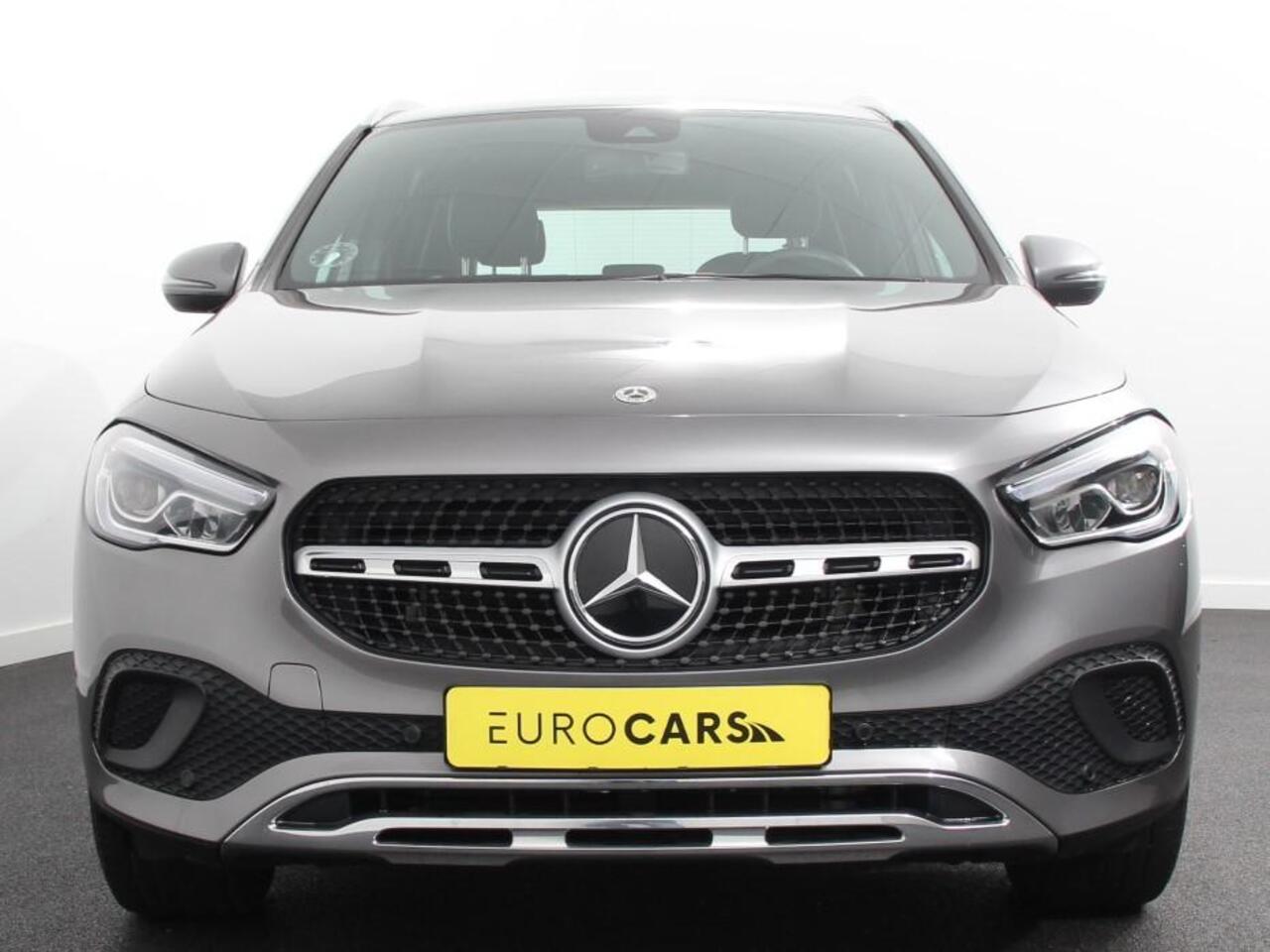 Mercedes-Benz GLA-KLASSE 200 Progressive | Climate control | Parkeersensoren | Apple carplay/ Andriod auto | Verwarmde voorstoelen | LED | Achteruitrijcamera | Adeptive cruise control