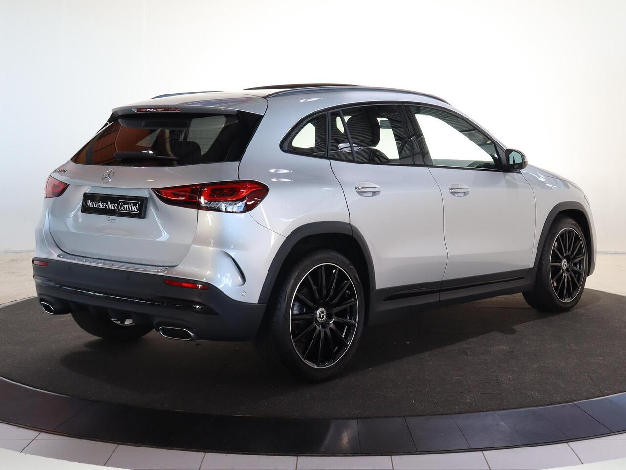 Mercedes-Benz GLA-KLASSE 180 AMG Line | 20" lichtmetalen velgen | Panoramadak | Night | Widescreen | Stoelverwarming |