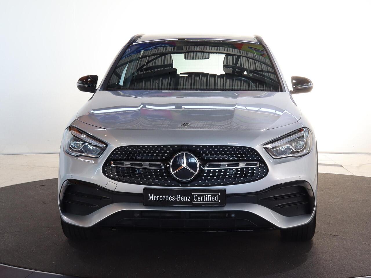Mercedes-Benz GLA-KLASSE 180 AMG Line | 20" lichtmetalen velgen | Panoramadak | Night | Widescreen | Stoelverwarming |
