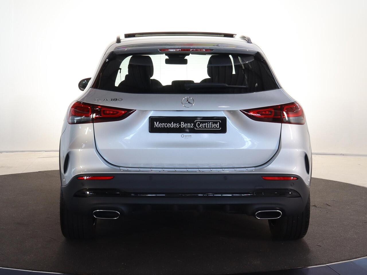 Mercedes-Benz GLA-KLASSE 180 AMG Line | 20" lichtmetalen velgen | Panoramadak | Night | Widescreen | Stoelverwarming |