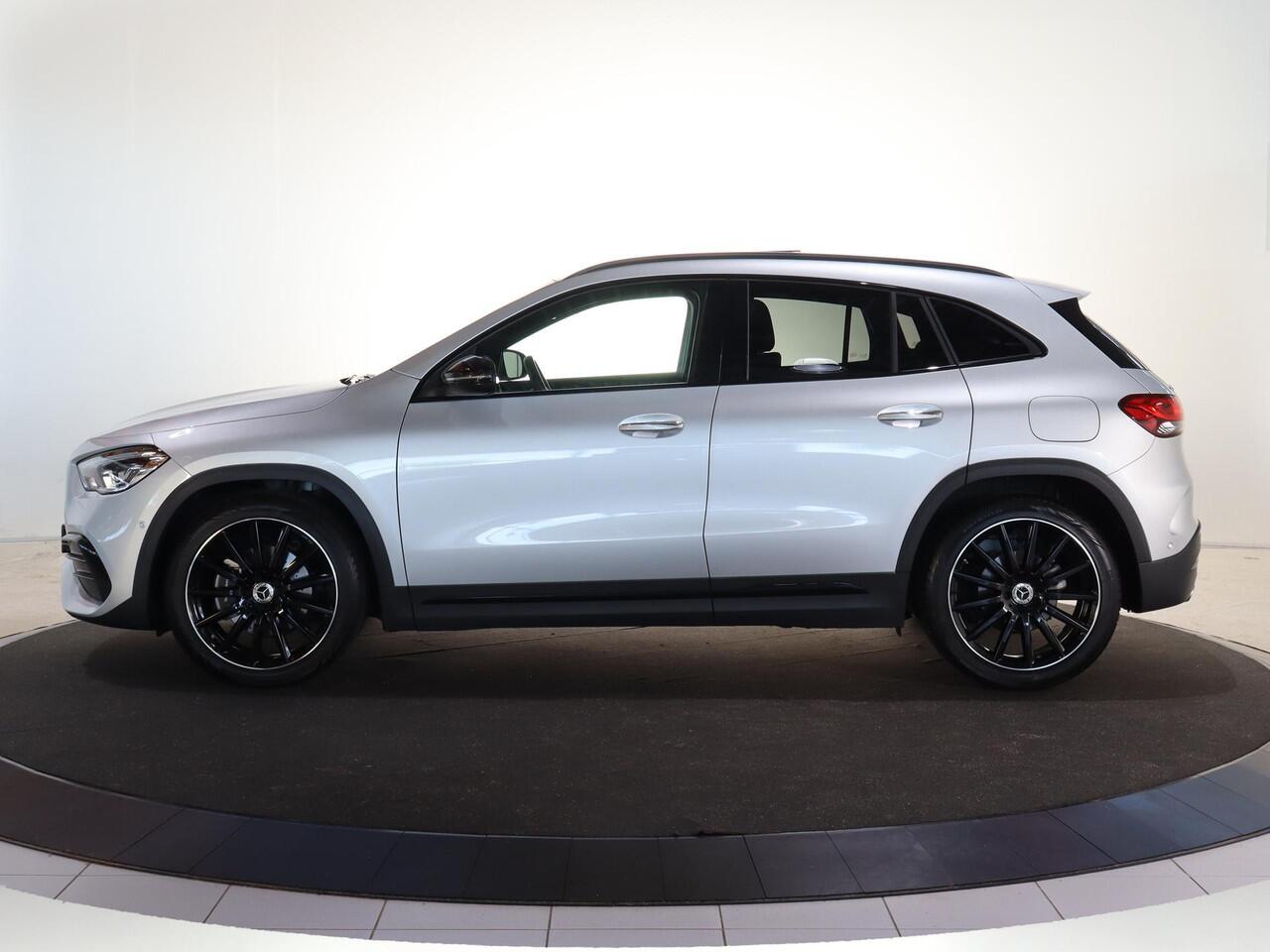 Mercedes-Benz GLA-KLASSE 180 AMG Line | 20" lichtmetalen velgen | Panoramadak | Night | Widescreen | Stoelverwarming |