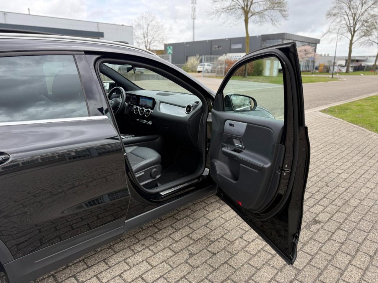 Mercedes-Benz GLA-KLASSE 180 Aut Panorama Led Xenon