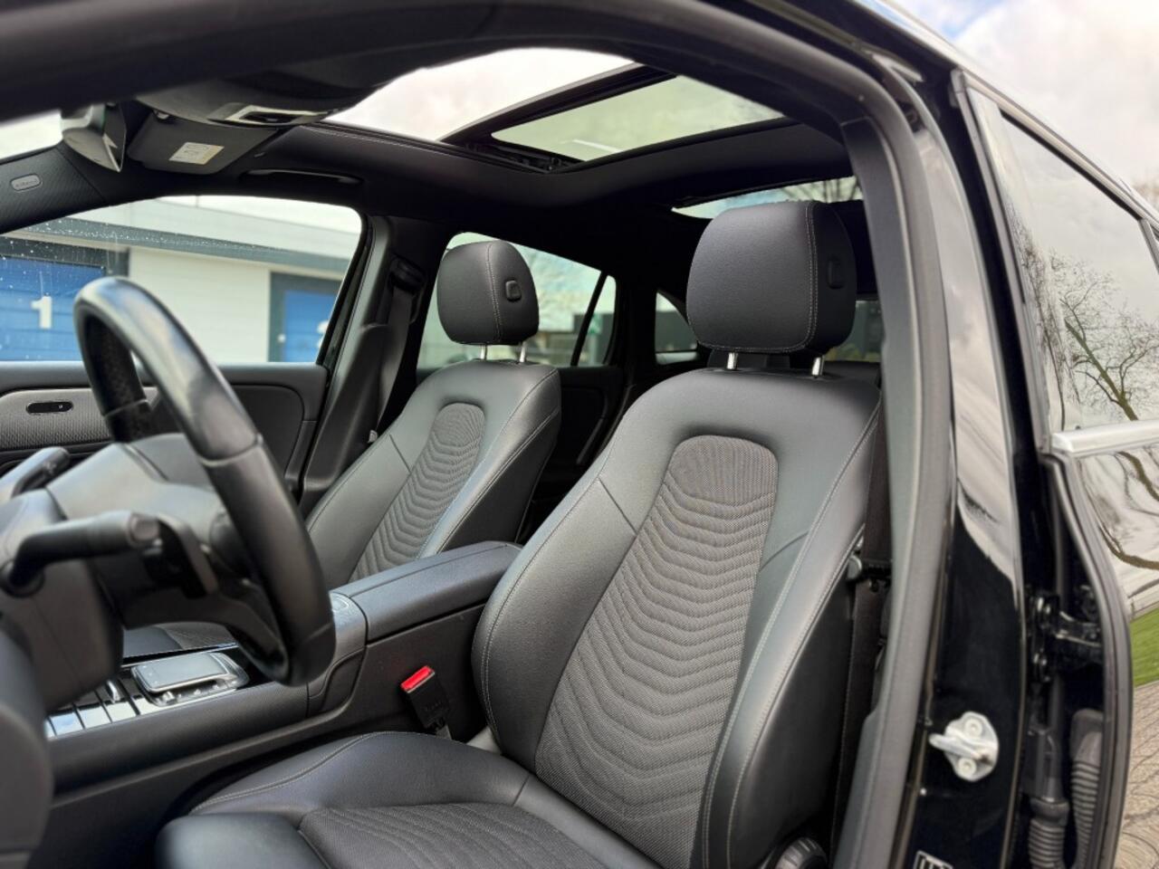 Mercedes-Benz GLA-KLASSE 180 Aut Panorama Led Xenon