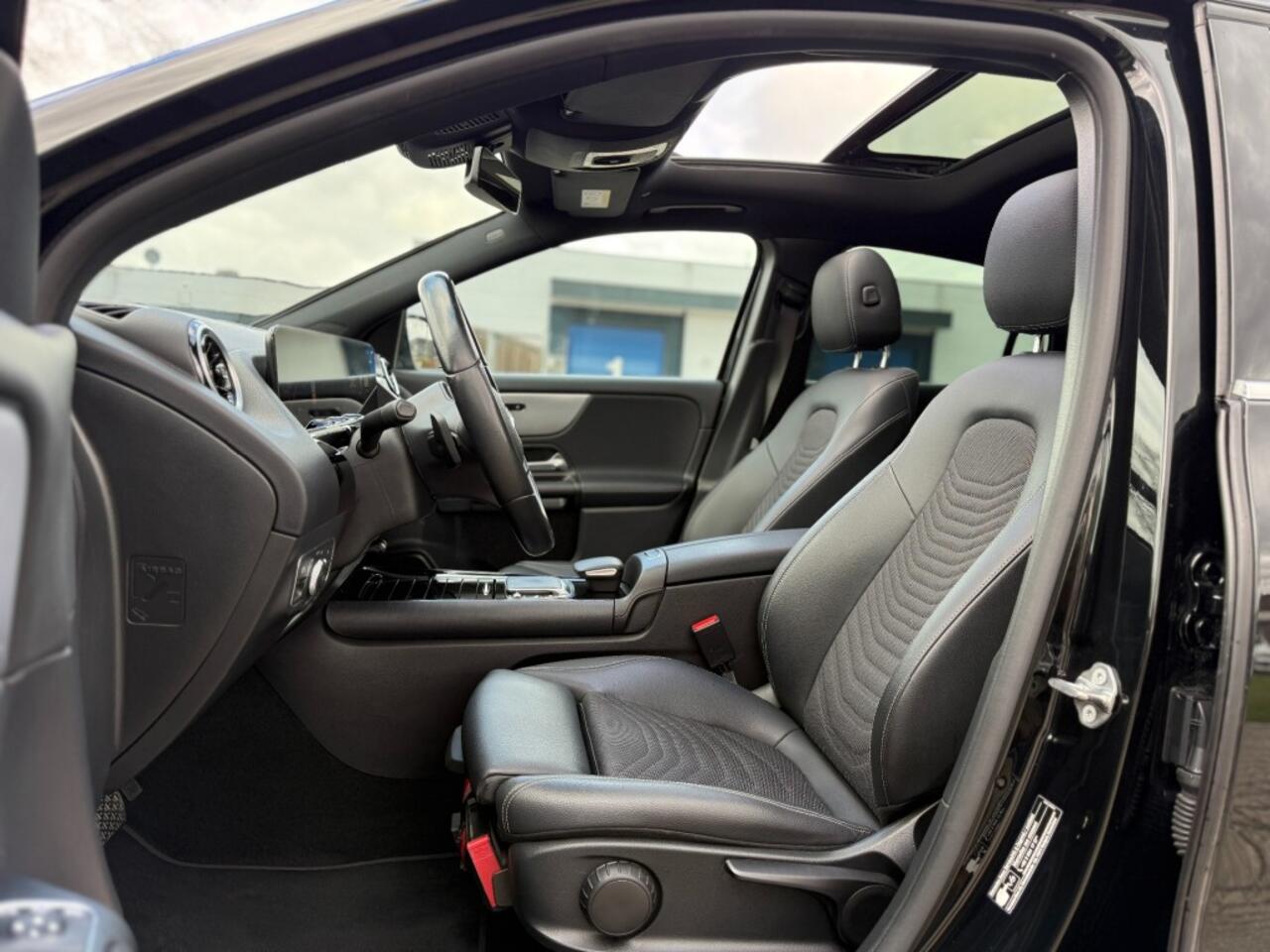 Mercedes-Benz GLA-KLASSE 180 Aut Panorama Led Xenon