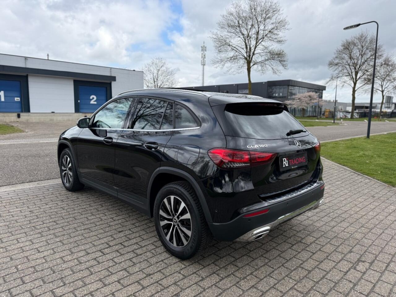 Mercedes-Benz GLA-KLASSE 180 Aut Panorama Led Xenon
