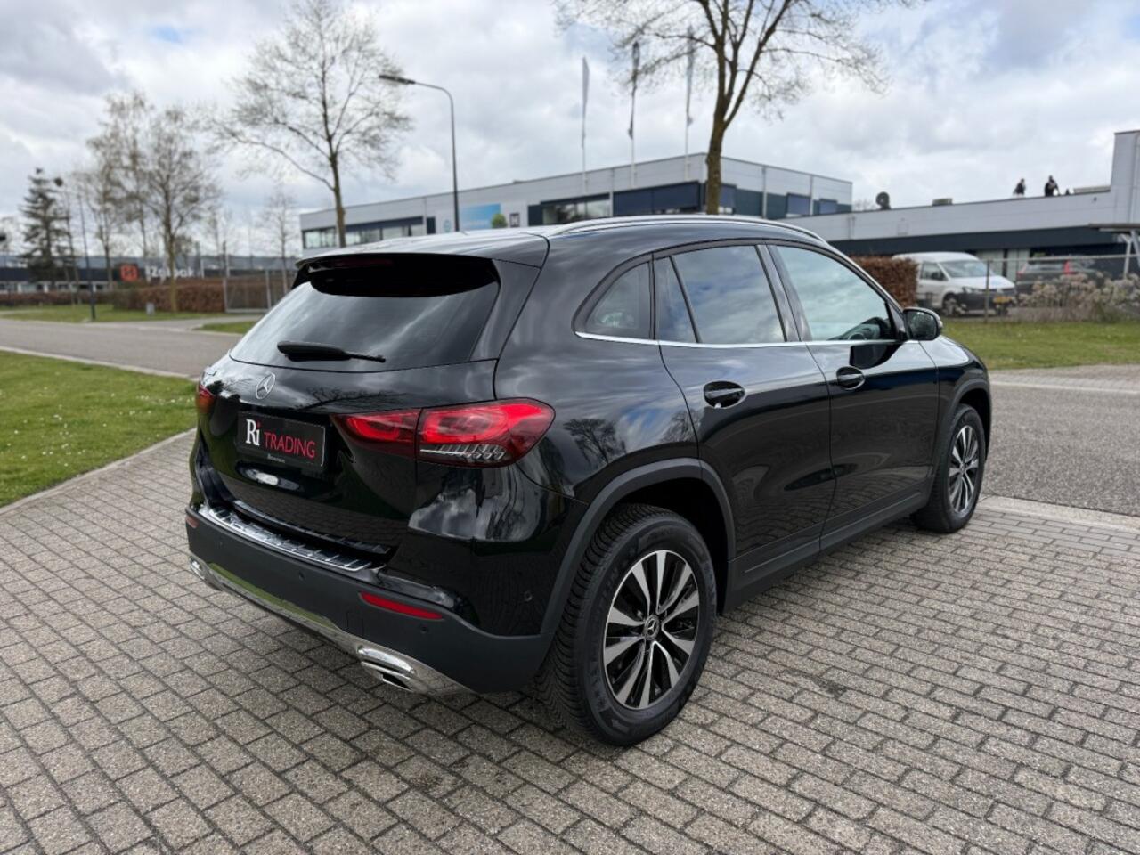 Mercedes-Benz GLA-KLASSE 180 Aut Panorama Led Xenon