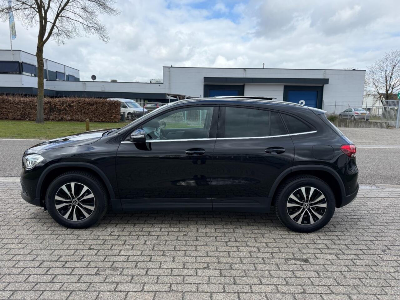 Mercedes-Benz GLA-KLASSE 180 Aut Panorama Led Xenon