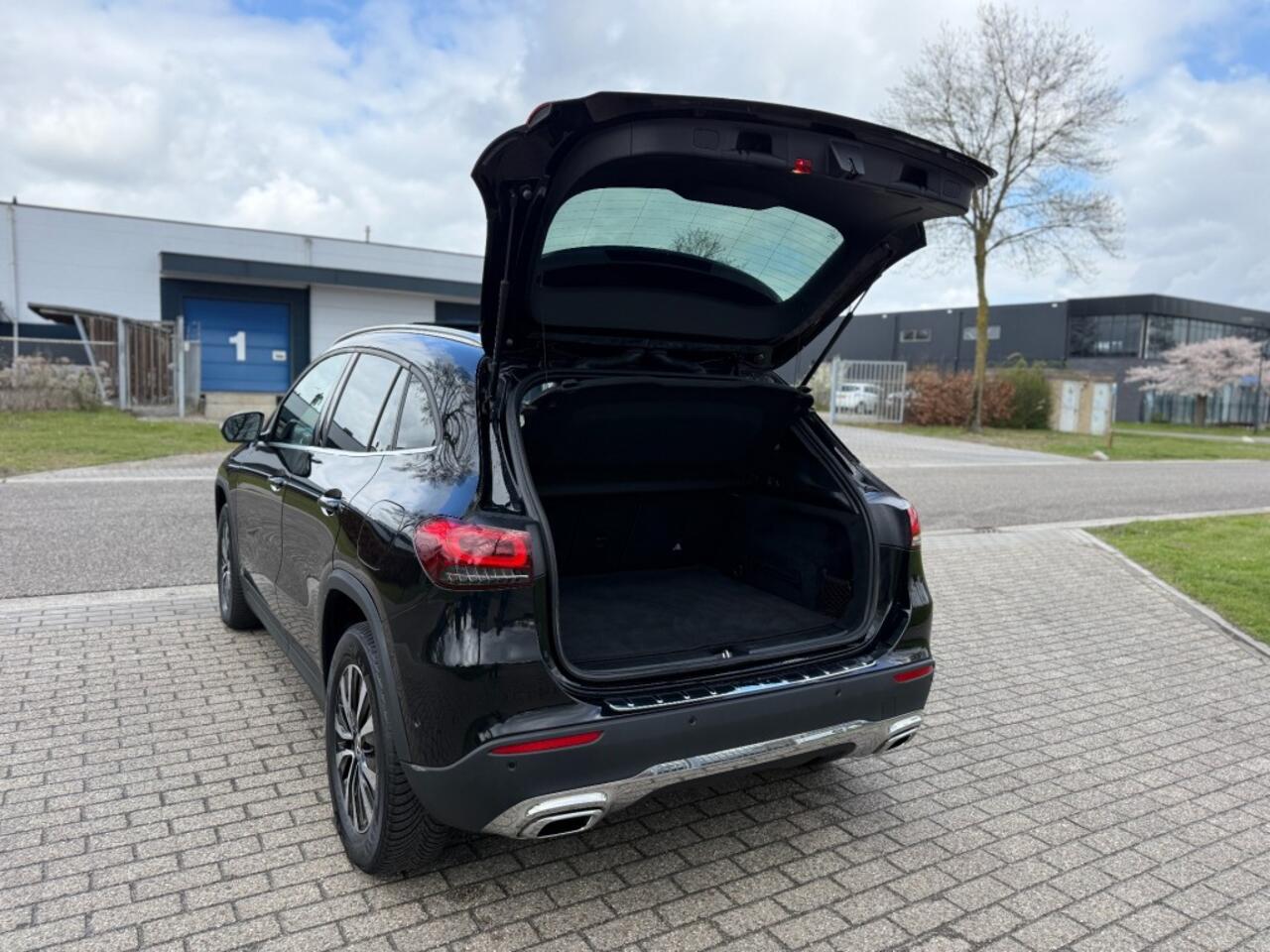 Mercedes-Benz GLA-KLASSE 180 Aut Panorama Led Xenon