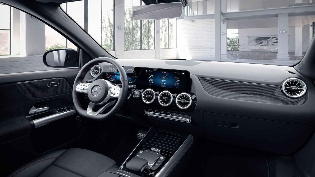 Mercedes-Benz GLA-KLASSE 250 e AMG Line | Night | Panoramadak | Stoelverwarming | Keyless | 19" lichtmetalen velgen | Achteruitrijcamera |