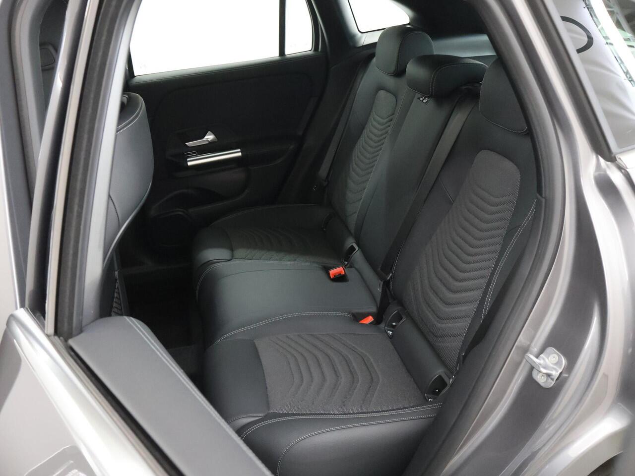 Mercedes-Benz GLA-KLASSE 250 e Business Solution Luxury | Winter pakket | Widescreen | Stoelverwarming |