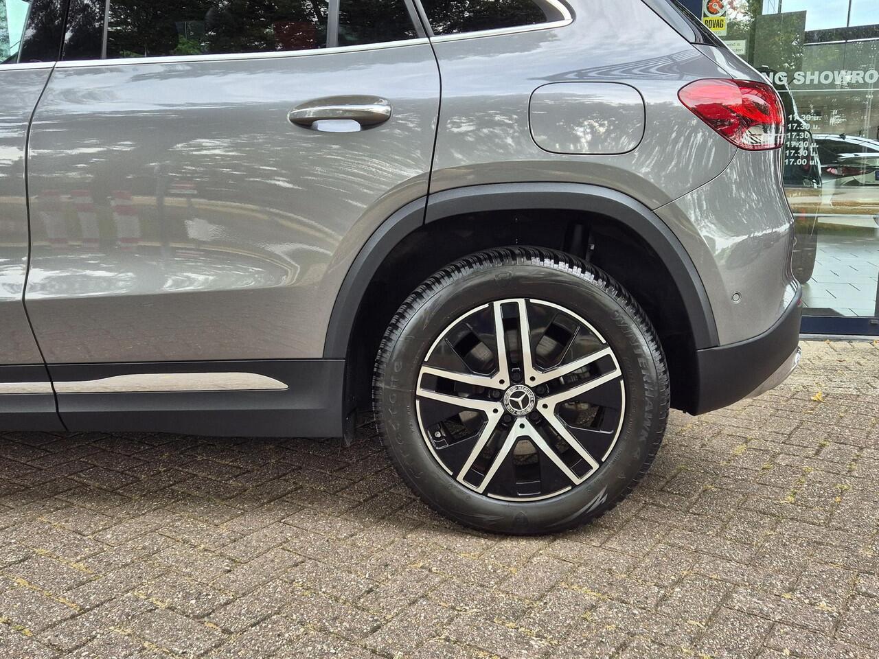 Mercedes-Benz GLA-KLASSE 250 e AUTOMAAT | Panormadak | Climate Control | Navigatie | Parkeercamera | Cruise Control | Stoelverwarming