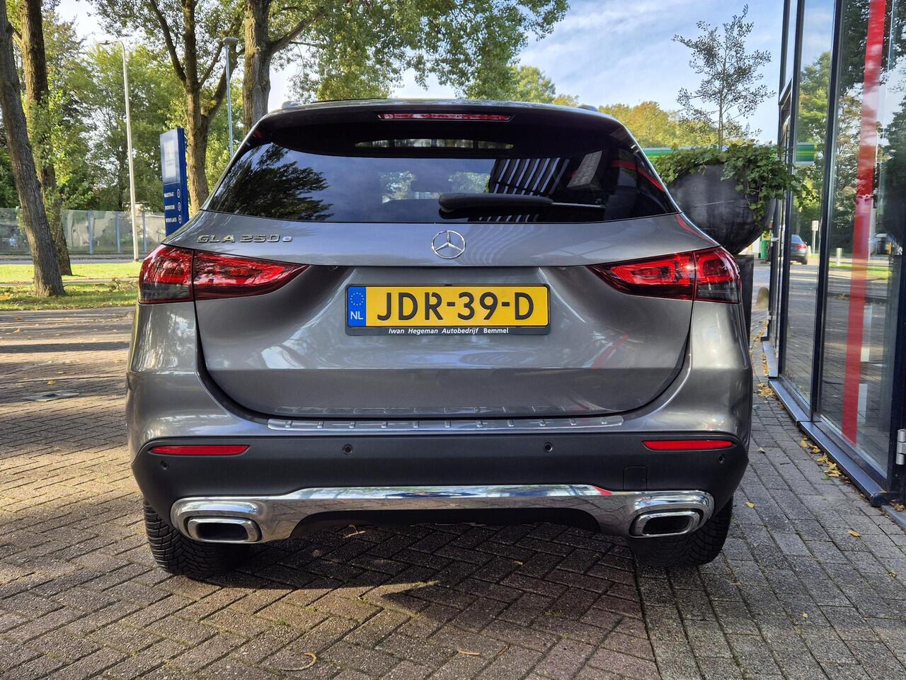 Mercedes-Benz GLA-KLASSE 250 e AUTOMAAT | Panormadak | Climate Control | Navigatie | Parkeercamera | Cruise Control | Stoelverwarming