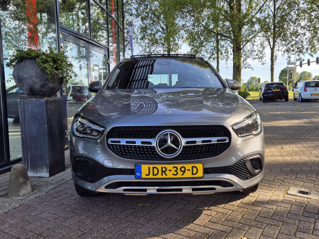 Mercedes-Benz GLA-KLASSE 250 e AUTOMAAT | Panormadak | Climate Control | Navigatie | Parkeercamera | Cruise Control | Stoelverwarming
