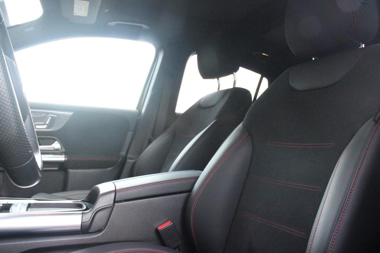 Mercedes-Benz GLA-KLASSE 250 e AMG LINE "NIEUW MODEL!" | PANORAMISCH SCHUIF/KANTEL DAK | ELEKTRISCH BEDIENBARE VOORSTOELEN MET GEHEUGENFUNCTIE EN "ZITKINEMATICA" | DRAADLOZE APPLE CARPLAY/ANDROID AUTO | STOEL VERWAMING | NIGHT PAKKET: DAKRELING ZWART, ZIJRUITEN EN ACHTERRUITEN ZW