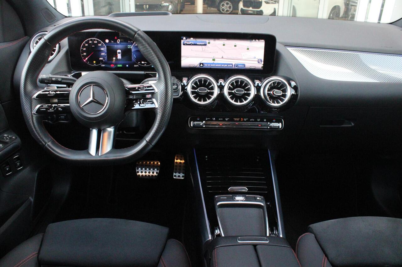 Mercedes-Benz GLA-KLASSE 250 e AMG LINE "NIEUW MODEL!" | PANORAMISCH SCHUIF/KANTEL DAK | ELEKTRISCH BEDIENBARE VOORSTOELEN MET GEHEUGENFUNCTIE EN "ZITKINEMATICA" | DRAADLOZE APPLE CARPLAY/ANDROID AUTO | STOEL VERWAMING | NIGHT PAKKET: DAKRELING ZWART, ZIJRUITEN EN ACHTERRUITEN ZW