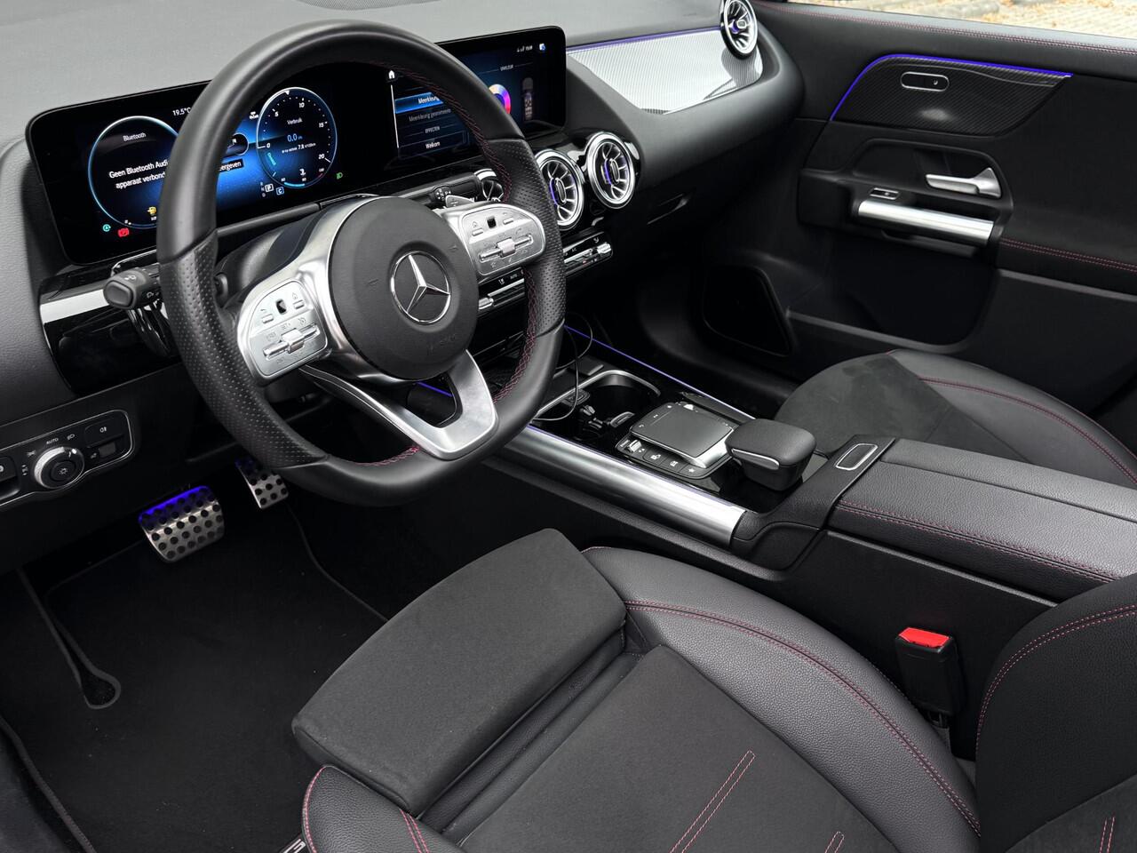 Mercedes-Benz GLA-KLASSE 220 d AMG PANO SFEER | ZO GOED ALS NIEUW !